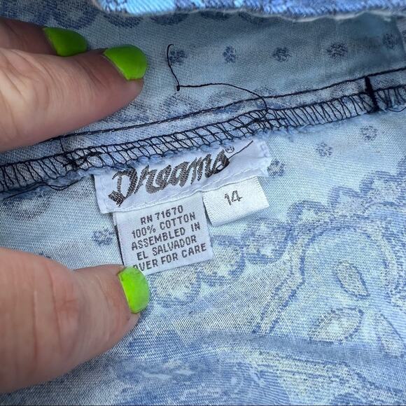 Vintage blue medallion stripe printed pleated front bareback high waist shorts - Picture 5 of 5